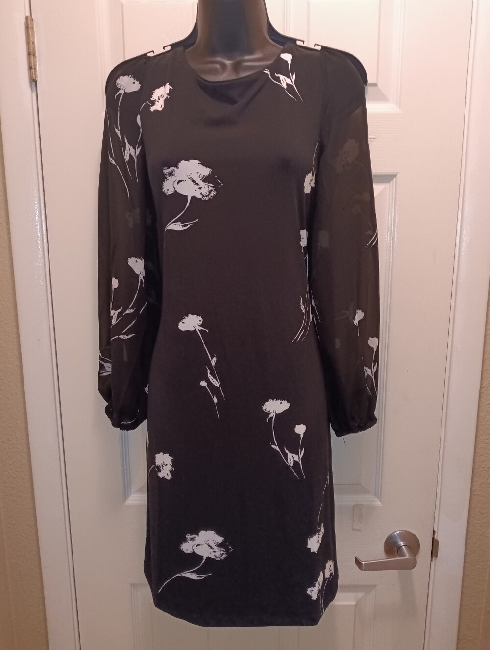 Nwt Tahari Black Long-Sleeve Floral Shift Dress